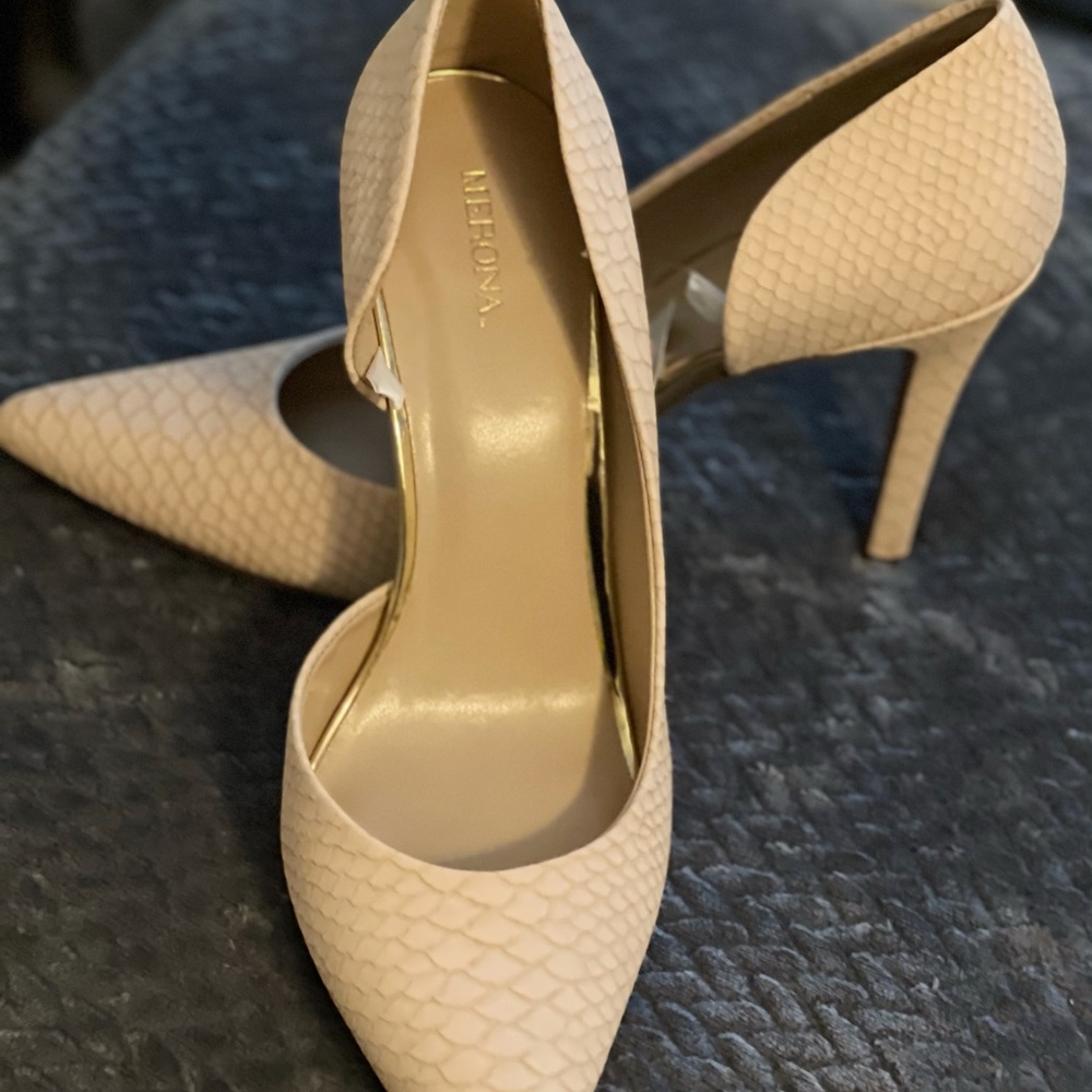 Off-white D’orsay pumps
